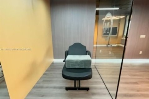 Купить коммерческую недвижимость в Уэст -Майами, Флорида № 2068141 - фото 4