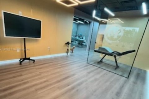 Купить коммерческую недвижимость в Уэст -Майами, Флорида № 2068141 - фото 3