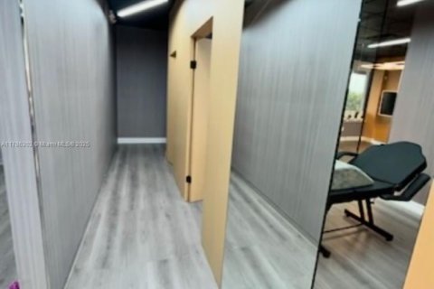 Купить коммерческую недвижимость в Уэст -Майами, Флорида № 2068141 - фото 6