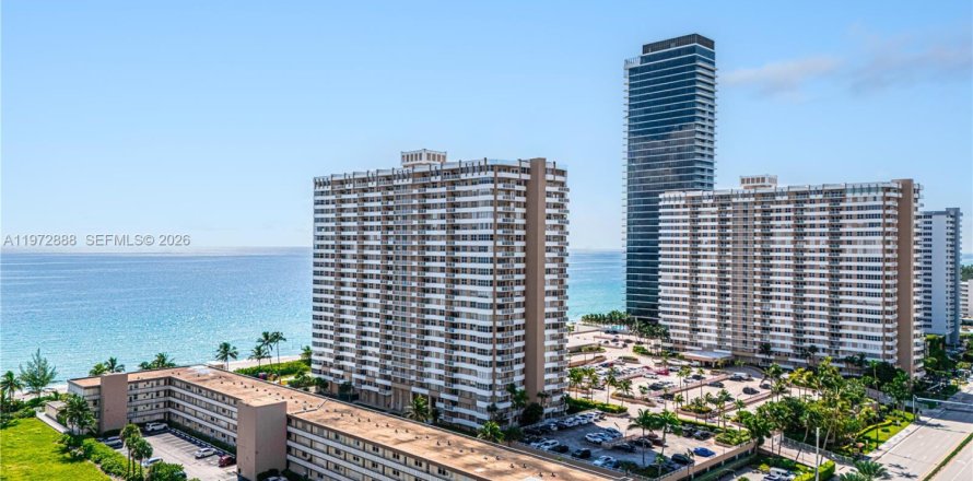 Кондоминиум с 1 спальней в Халландейл-Бич, Флорида № 2033086