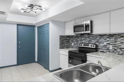 Adosado en venta en Tampa, Florida, 2 dormitorios, 135.64 m2 № 1765679 - foto 21