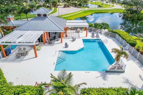 Villa ou maison à vendre à Apollo Beach, Floride: 5 chambres, 331.38 m2 № 2437232 - photo 2