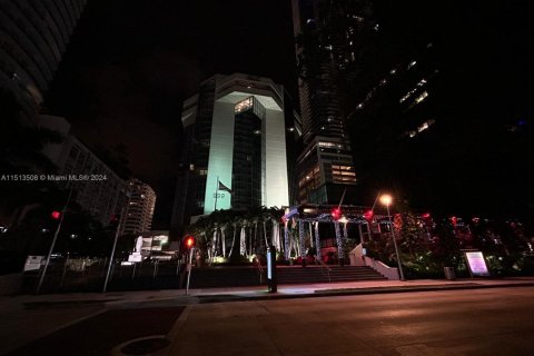 Oficina en alquiler en Miami, Florida № 945244 - foto 1
