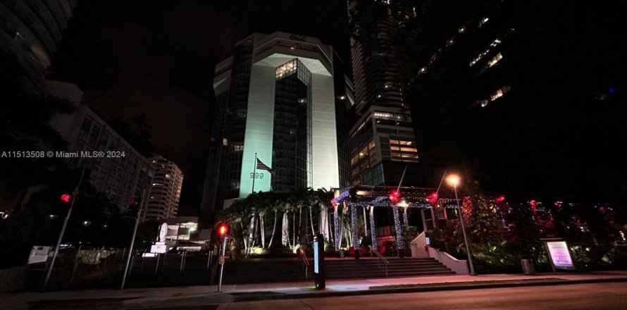 Oficina en Miami, Florida № 945244