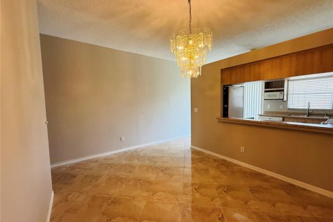 Touwnhouse à louer à Palm Harbor, Floride: 2 chambres, 130.62 m2 № 2105303 - photo 8
