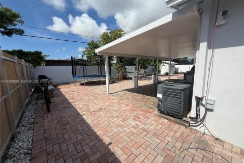 Villa ou maison à vendre à Cutler Bay, Floride: 3 chambres, 90.02 m2 № 2085466 - photo 27