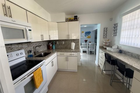 Villa ou maison à vendre à Cutler Bay, Floride: 3 chambres, 90.02 m2 № 2085466 - photo 4