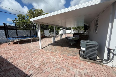 Villa ou maison à vendre à Cutler Bay, Floride: 3 chambres, 90.02 m2 № 2085466 - photo 28