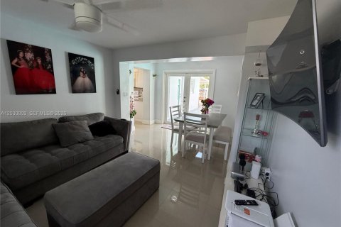 Villa ou maison à vendre à Cutler Bay, Floride: 3 chambres, 90.02 m2 № 2085466 - photo 8