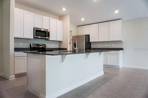 Casa en alquiler en Haines City, Florida, 4 dormitorios, 175.12 m2 № 1901331 - foto 8