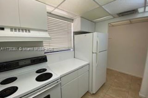 Купить кондоминиум в Пайнкрест, Флорида 2 спальни, 80.36м2, № 1484390 - фото 8