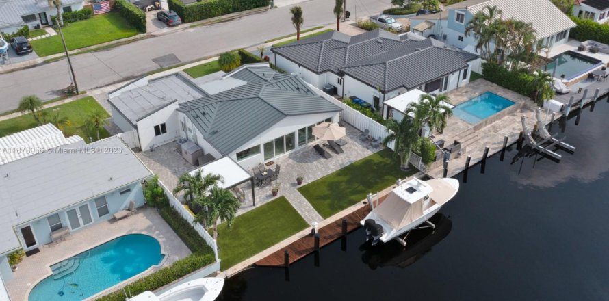House in Fort Lauderdale, Florida 3 bedrooms, 157.28 sq.m. № 1928786