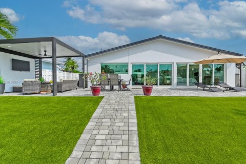 House in Fort Lauderdale, Florida 3 bedrooms, 157.28 sq.m. № 1928786 - photo 28