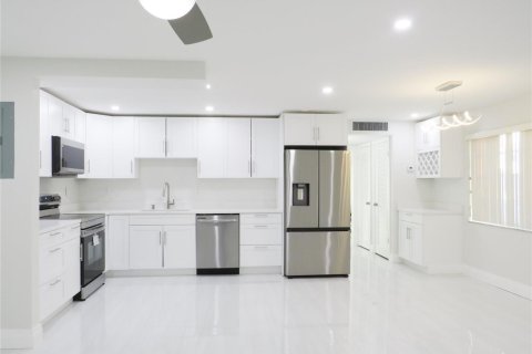 Estudio en el Condominio en Delray Beach, Florida  № 2088297