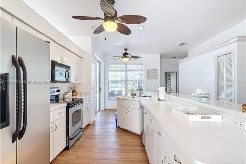 House in Naples, Florida 3 bedrooms, 181.62 sq.m. № 2244431 - photo 17