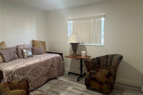 House in Miami, Florida 2 bedrooms, 98.29 sq.m. № 2009051 - photo 7