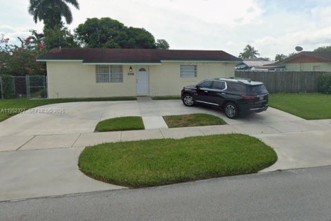 House in Miami, Florida 2 bedrooms, 98.29 sq.m. № 2009051
