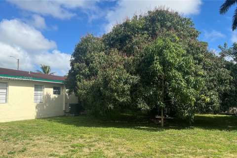 House in Miami, Florida 2 bedrooms, 98.29 sq.m. № 2009051 - photo 9