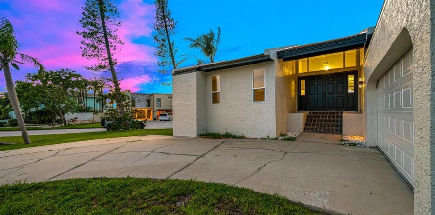 Villa ou maison à Saint Pete Beach, Floride 3 chambres, 168.34 m2 № 1855924