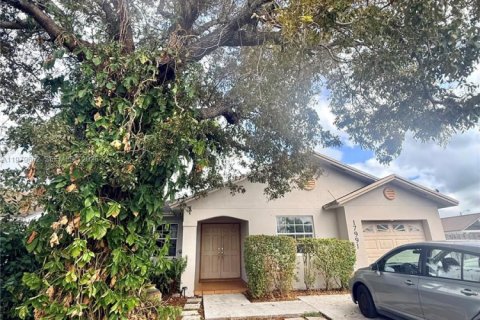 Дом в Майами, Флорида 4 спальни, 150.22м2 № 2045376