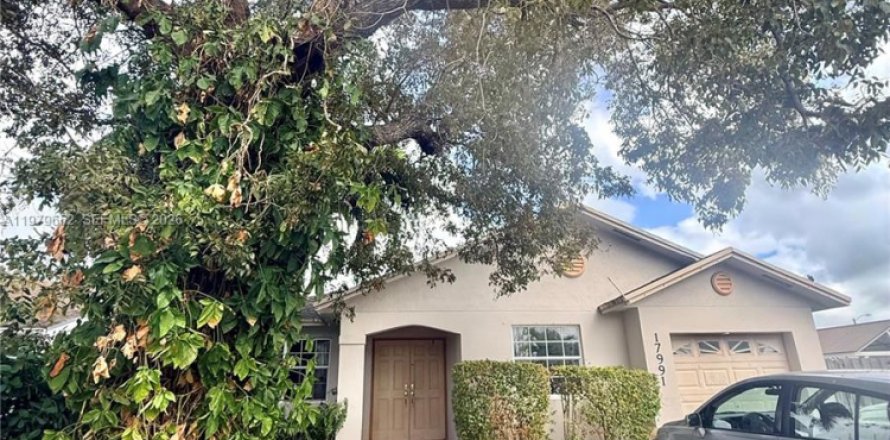 Дом в Майами, Флорида 4 спальни, 150.22м2 № 2045376