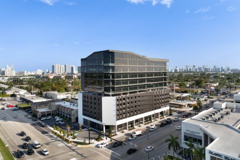 Commercial property in Hallandale Beach, Florida № 1933041 - photo 2