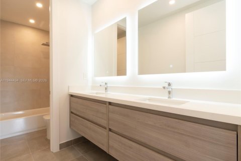 Townhouse in Fort Lauderdale, Florida 4 bedrooms, 214.42 sq.m. № 2001040 - photo 13