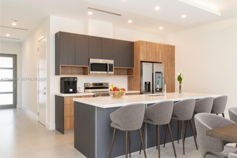 Townhouse in Fort Lauderdale, Florida 4 bedrooms, 214.42 sq.m. № 2001040 - photo 2