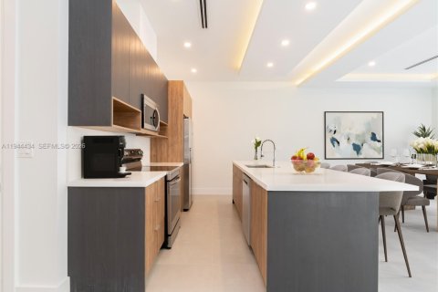 Townhouse in Fort Lauderdale, Florida 4 bedrooms, 214.42 sq.m. № 2001040 - photo 4