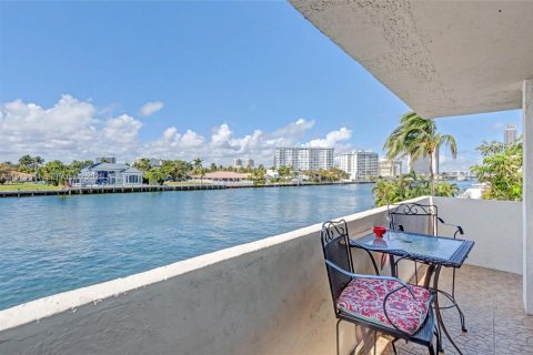Condominio en venta en Hallandale Beach, Florida, 2 dormitorios, 126.35 m2 № 2035887 - foto 20