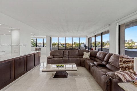 Condominio en venta en Hallandale Beach, Florida, 2 dormitorios, 126.35 m2 № 2035887 - foto 13