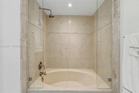 Condominio en venta en Hallandale Beach, Florida, 2 dormitorios, 126.35 m2 № 2035887 - foto 27