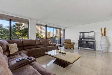 Condominio en venta en Hallandale Beach, Florida, 2 dormitorios, 126.35 m2 № 2035887 - foto 14
