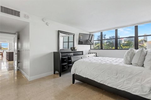 Condominio en venta en Hallandale Beach, Florida, 2 dormitorios, 126.35 m2 № 2035887 - foto 23