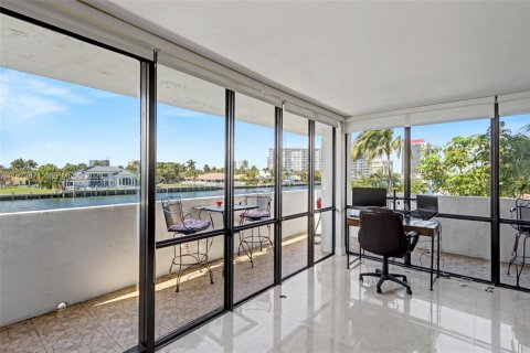 Condominio en venta en Hallandale Beach, Florida, 2 dormitorios, 126.35 m2 № 2035887 - foto 16
