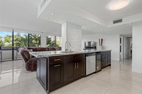 Condominio en venta en Hallandale Beach, Florida, 2 dormitorios, 126.35 m2 № 2035887 - foto 7