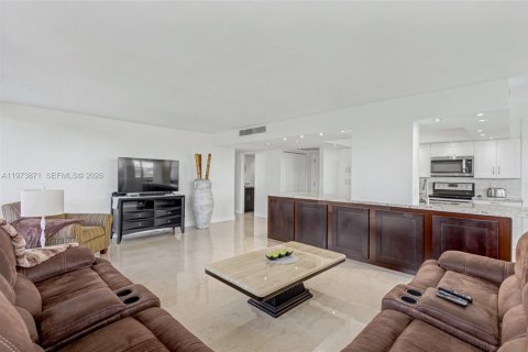 Condominio en venta en Hallandale Beach, Florida, 2 dormitorios, 126.35 m2 № 2035887 - foto 15
