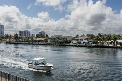 Condominio en venta en Hallandale Beach, Florida, 2 dormitorios, 126.35 m2 № 2035887 - foto 30