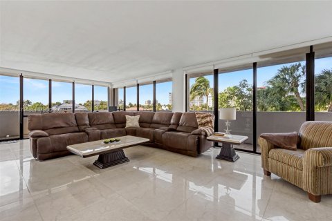 Condominio en venta en Hallandale Beach, Florida, 2 dormitorios, 126.35 m2 № 2035887 - foto 9