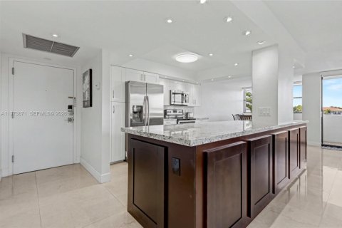 Condominio en venta en Hallandale Beach, Florida, 2 dormitorios, 126.35 m2 № 2035887 - foto 6