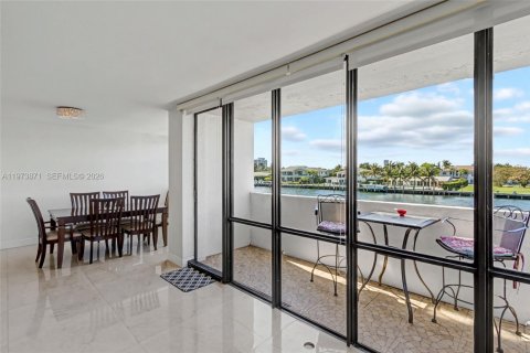 Condominio en venta en Hallandale Beach, Florida, 2 dormitorios, 126.35 m2 № 2035887 - foto 10