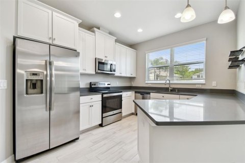 Townhouse in Clearwater, Florida 3 bedrooms, 172.15 sq.m. № 1795302 - photo 23