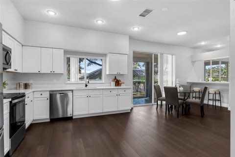 House in Oviedo, Florida 6 bedrooms, 350.71 sq.m. № 1816957 - photo 17