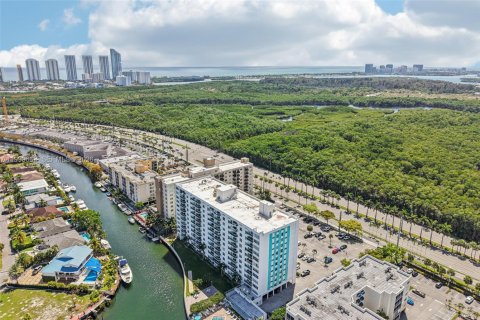 Copropriété à vendre à North Miami Beach, Floride: 1 chambre, 73.39 m2 № 2057557 - photo 30