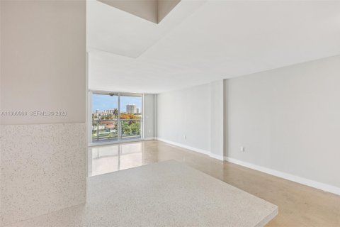 Copropriété à vendre à North Miami Beach, Floride: 1 chambre, 73.39 m2 № 2057557 - photo 13