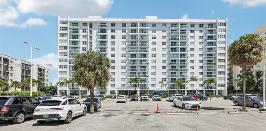 Condo à North Miami Beach, Floride, 1 chambre  № 2057557