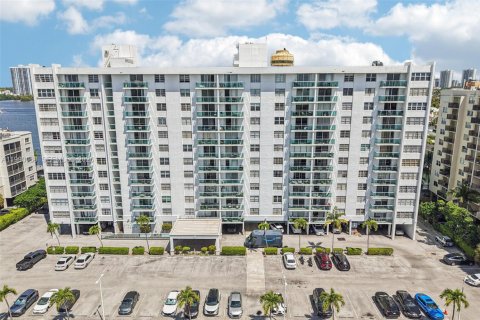 Copropriété à vendre à North Miami Beach, Floride: 1 chambre, 73.39 m2 № 2057557 - photo 3