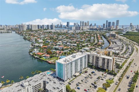 Copropriété à vendre à North Miami Beach, Floride: 1 chambre, 73.39 m2 № 2057557 - photo 28