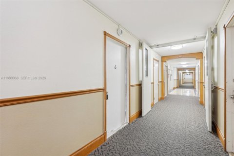 Copropriété à vendre à North Miami Beach, Floride: 1 chambre, 73.39 m2 № 2057557 - photo 5