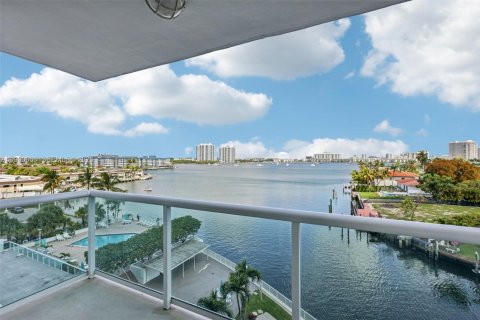 Copropriété à vendre à North Miami Beach, Floride: 1 chambre, 73.39 m2 № 2057557 - photo 23